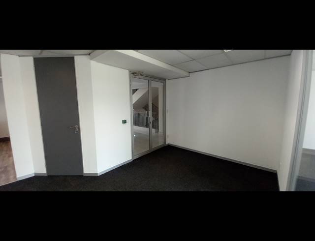 217M² OFFICE TO LET IN BRYANSTON